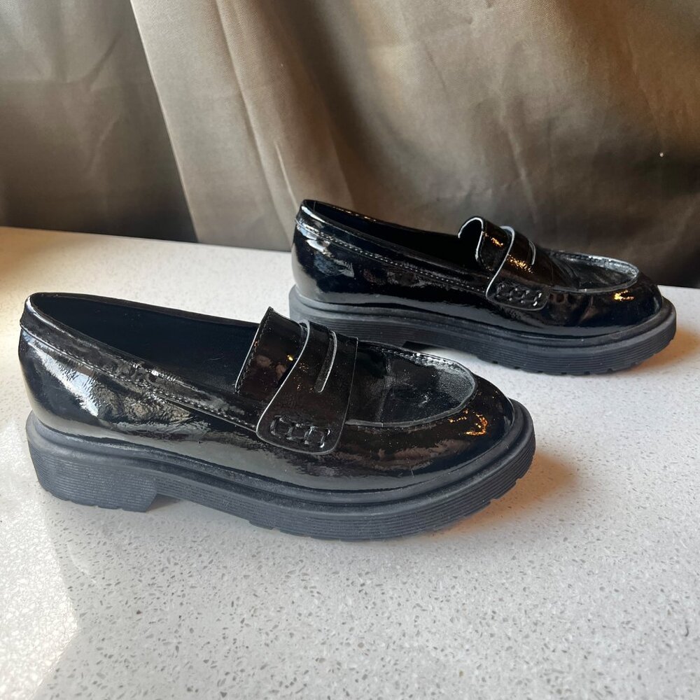 Art Class Girls Black Patent Leather Loafers Girls’ Size 2 Glossy Finish Chunky